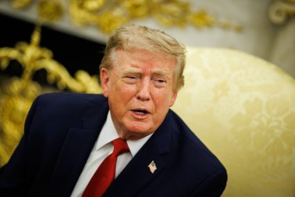 „Vor exista consecințe majore”: Donald Trump avertizează cu sancțiuni economice pentru țările care susțin Iranul.