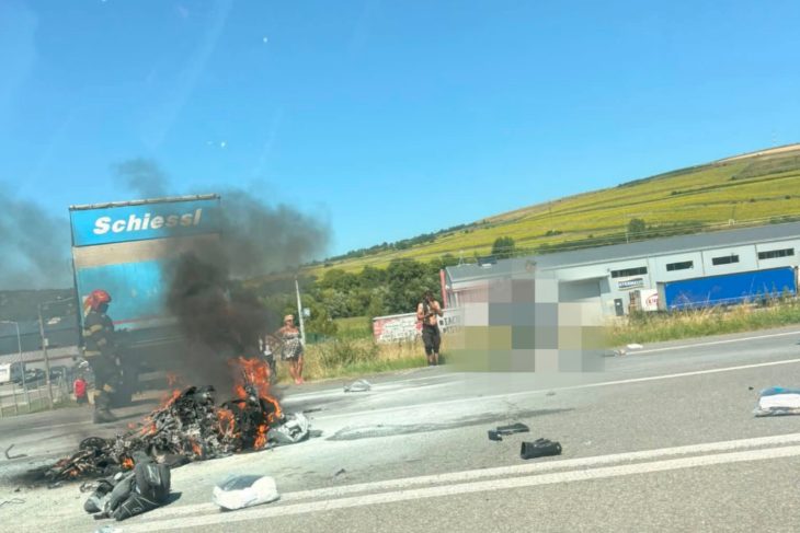 accident grav in cluj un motociclist este in stare critica dupa ce s a izbit de un autocamion iar motocicleta a fost cuprinsa de flacari foto