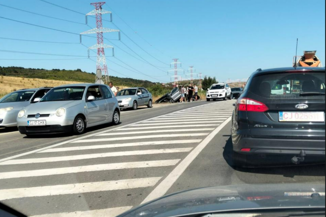 accident grav intre cluj napoca si apahida doua fetitze de 10 ani in stare de stop cardio respirator o femeie si un baietel de 6 ani prinsi in masina