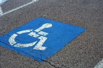Apel către Primăria Cluj-Napoca: „Îmbunătățiți numărul locurilor de parcare pentru persoanele cu dizabilități în centrul orașului!”