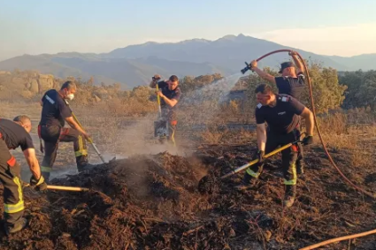 Apel urgent către clujeni: Nu dați foc vegetației uscate! Risc ridicat de incendii și sancțiuni severe.