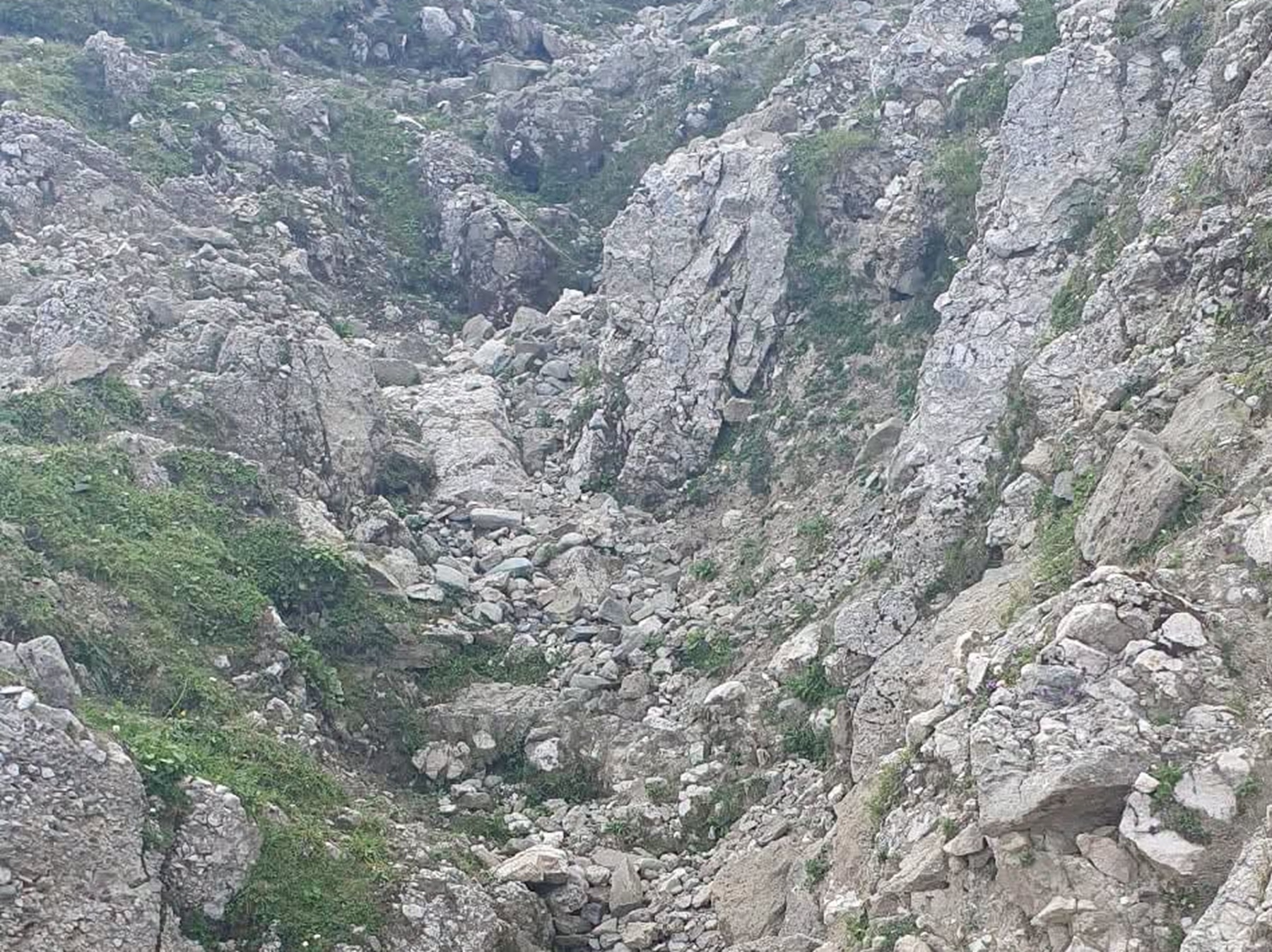 cea din urma discutie intre salvamont si tanarul britanic disparut in bucegi se indrepta pe calea potrivita