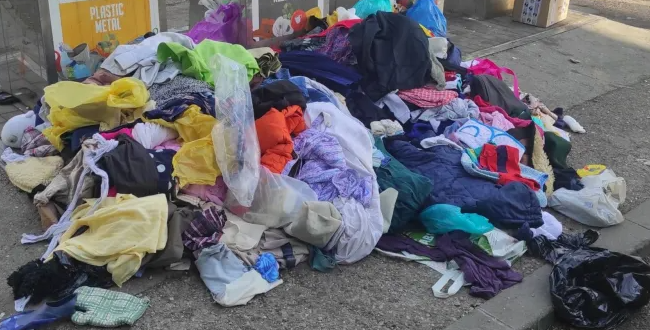 clujenii cer mutarea unui container pentru haine de pe calea dorobantilor din cluj napoca este vandalizat zilnic si ofera o imagine dezolanta