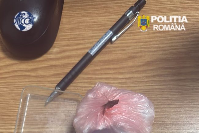 cocaina vanduta cu 12700 de lei la craiova doi suspecti au fost retinuti
