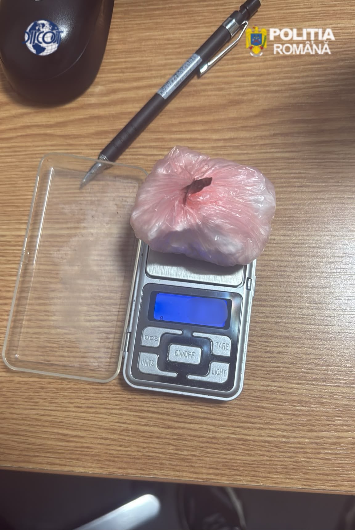 cocaina vanduta cu 12700 de lei la craiova doi suspecti au fost retinuti