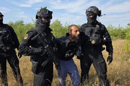 FOTO. Deținutul fugit din Baia Mare a fost capturat după două zile de căutări. Poliția l-a găsit în…