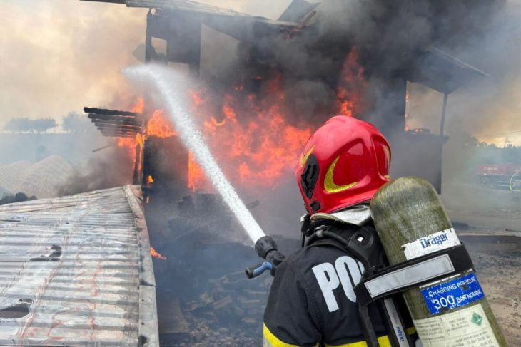 incendiu la o manastire din cluj mai multe chilii si anexe cuprinse de flacari pompierii din trei judete mobilizati pentru interventie