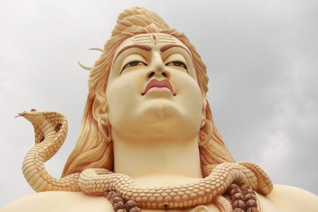 incendiu urmat de o busculada mortala in india cu ocazia sarbatorii dedicata zeului shiva 14 peleriniau murit