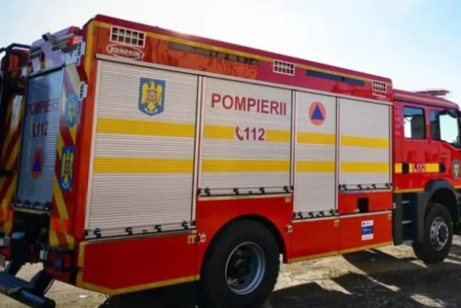 interventie de urgenta pe o strada din cluj napoca o sala de fitness a fost evacuata din cauza fumului pompierii intervin la fata locului