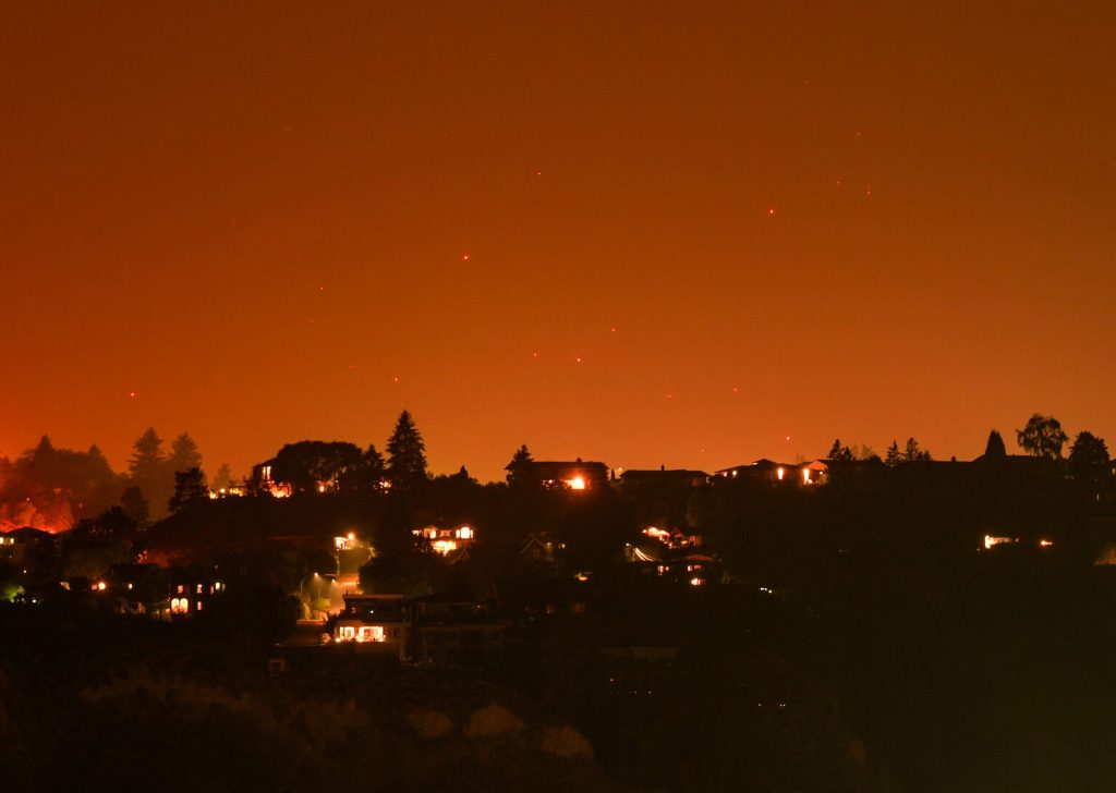 prima victima a incendiului devastator din columbia britanica o femeie de 80 de ani a murit in timp ce incerca sa evacueze zona
