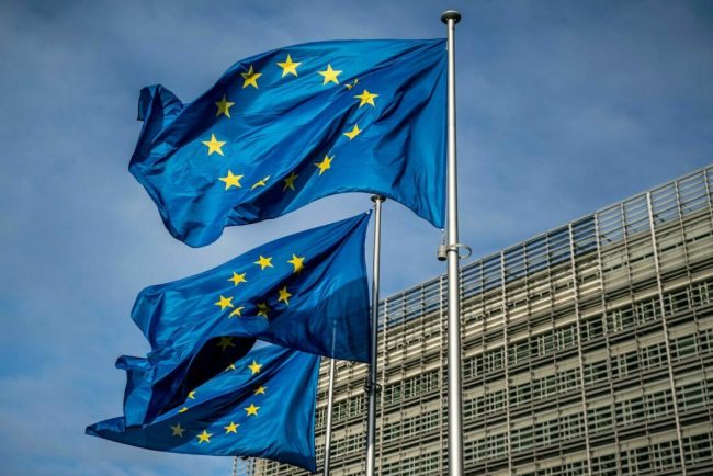 reguli noi pentru inteligenta artificiala in uniunea europeana comisia europeana incepe implementarea legii privind ia din 2 august
