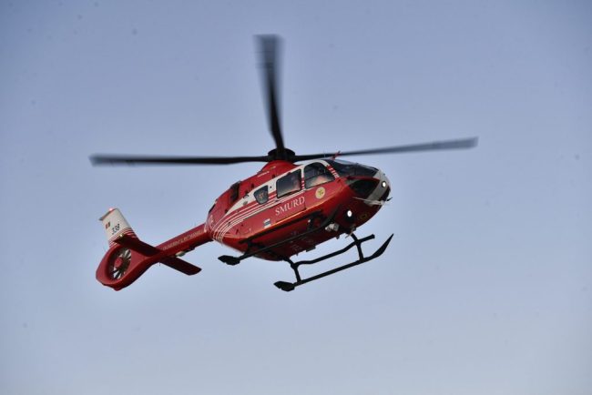 salvamont o persoana a murit pe munte 4 persoane au fost salvate cu elicopterul iar 9 au fost transportate de urgenta la spital