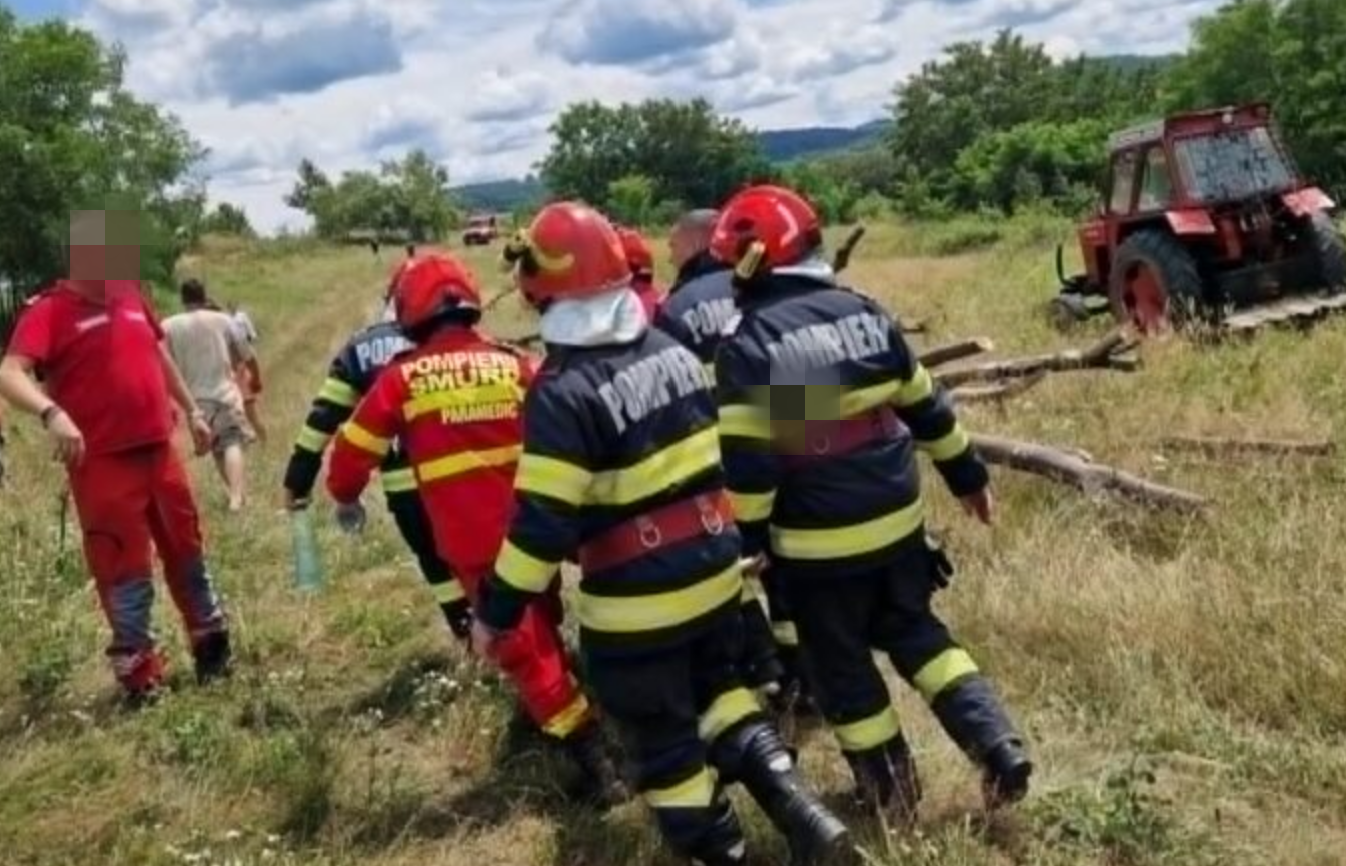 tragedie un barbat din cluj a fost prins sub un tractor iar pompierii intervin de urgenta