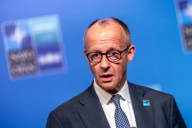 tratament preferential politicienii germani recunosc ca legea care le asigura protectie impotriva insultelor trebuie revizuita