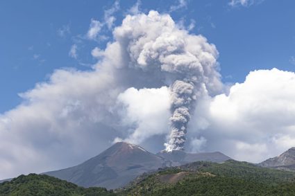 Turist american, ucis de fulger pe Muntele Etna. Bărbatul ar fi intrat într-o zonă interzisă.
