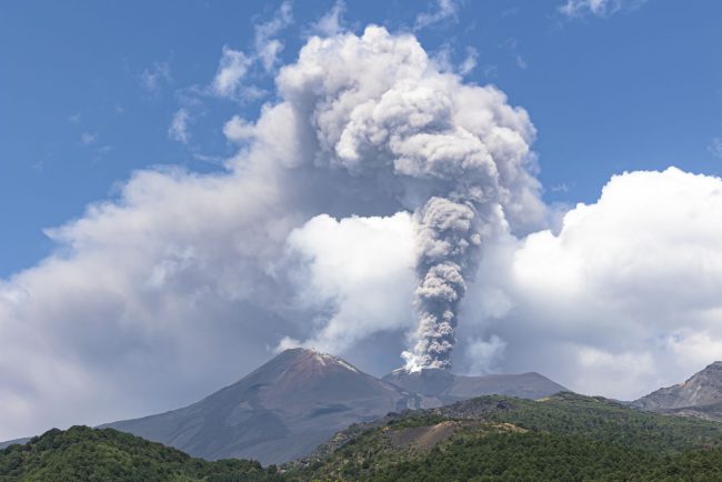 turist american ucis de fulger pe muntele etna barbatul ar fi intrat intr o zona interzisa