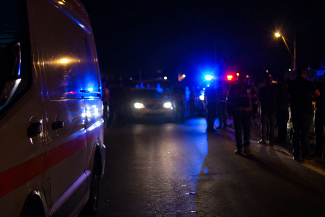 video ambulanta atacata cu topoare si pietre la Cluj a fost distrusa soferul a fost operat de urgenta din cauza unui traumatism ocular ambulantele nu fura copii