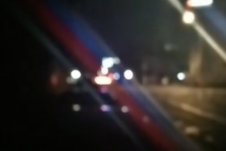 video intuneric complet timp de ore pe o strada din cluj napoca iluminatul public a fost oprit de la ora 21 00 pana la 2 noaptea nu puteai vedea la 2 metri in fata ta