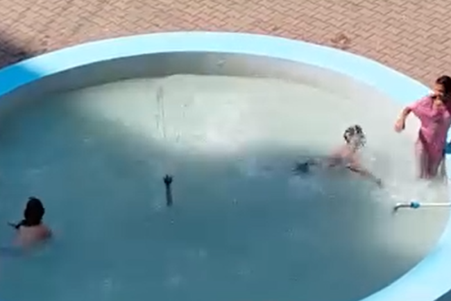 video o fantana arteziana din cluj napoca a devenit parc acvatic copiii sau distrat de minune intr o zi calduroasa