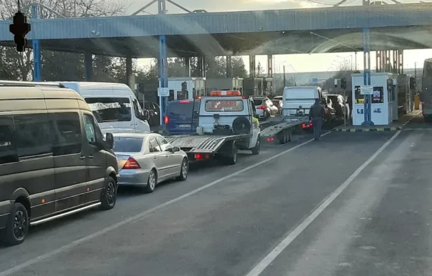 Bărbat cu dublă cetățenie, dat în urmărire pentru terorism, reținut în Vama Albița