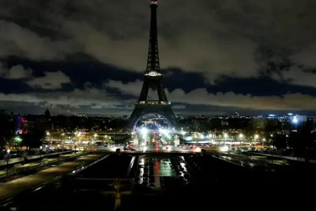 Directorul Turnului Eiffel demisionează după excluderea femeilor de la o vizită