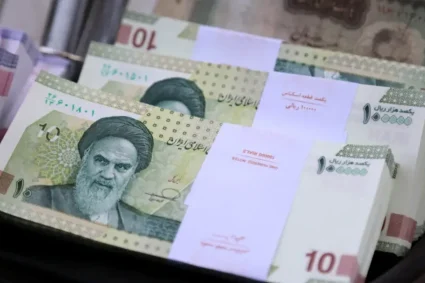 Dolarul urcă la 2,5 milioane de riali, un nou record pentru moneda iraniană