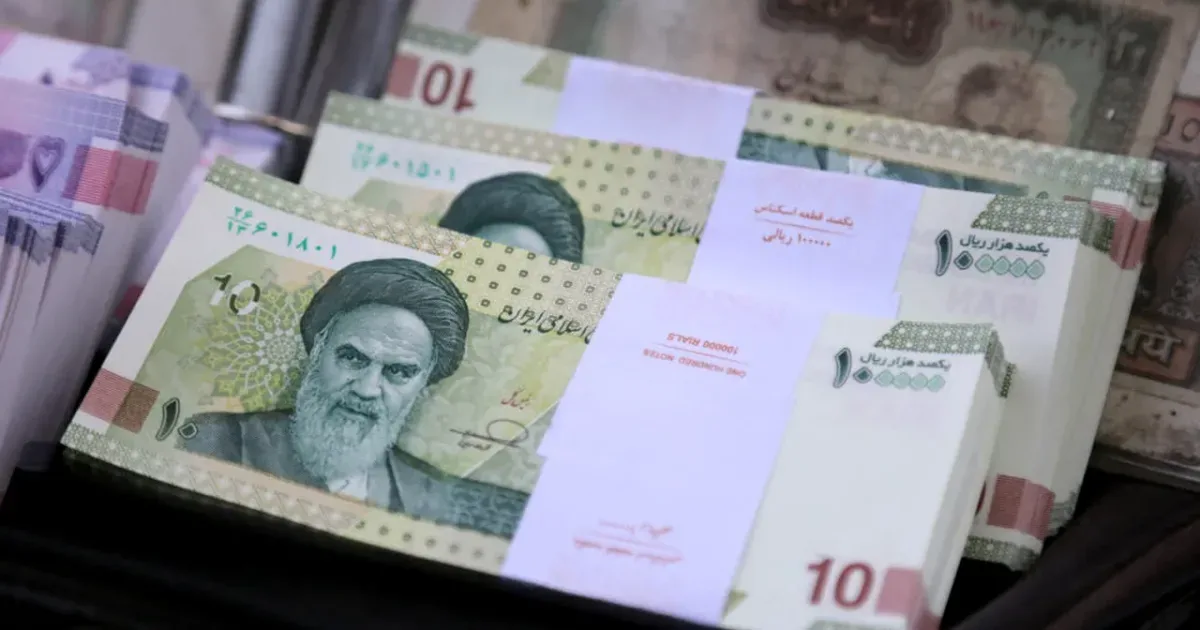 Dolarul urcă la 2,5 milioane de riali, un nou record pentru moneda iraniană