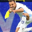 Fotbalist israelian eliminat după ce a simulat un atac armat cu steagul de corner