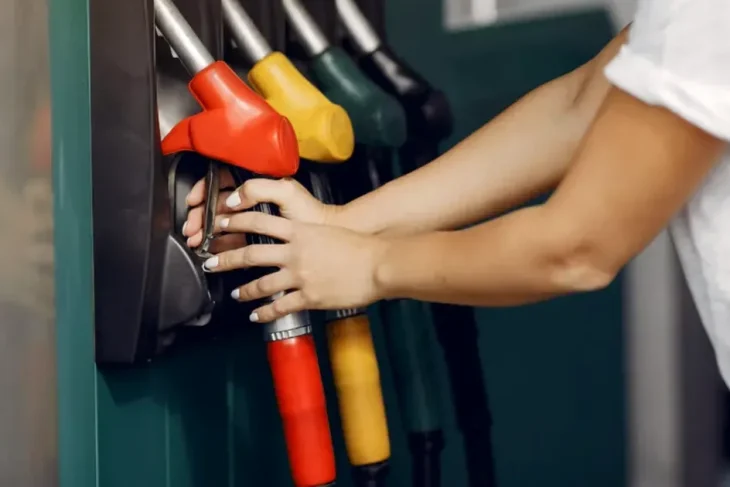 Ieftinire în Italia: de ce au plafonat Eni, IP și Q8 prețurile la carburanți