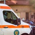 Opt persoane care au atacat o ambulanță în august au fost...
