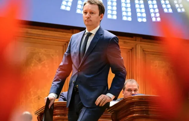 Parlamentul respinge propunerea de premier. România în criză politică