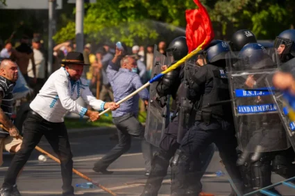 Percheziții în București și 15 județe, după violențele de la protestul ciobanilor
