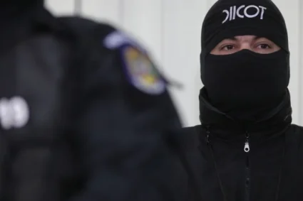 Polițist din Pitești reținut de DIICOT pentru exploatarea unei femei