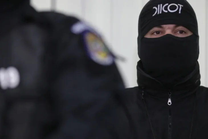 Polițist din Pitești reținut de DIICOT pentru exploatarea unei femei