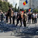 Proteste după arestarea lui Călin Georgescu. 300 de persoane scandează în Capitală