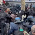 Protestele elevilor din Franța se intensifică. Poliția intervine cu gaze lacrimogene