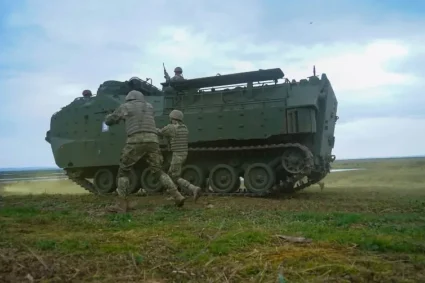România comandă 65 de amfibii de asalt AAV-7 din SUA
