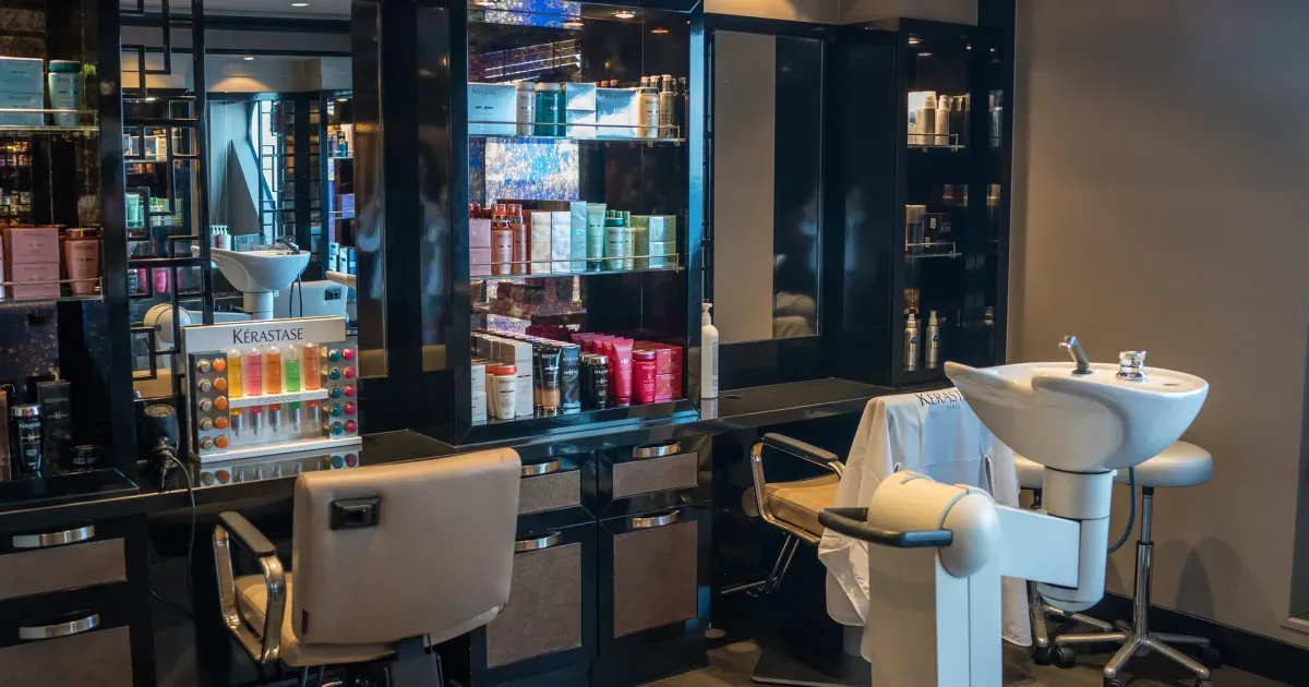 Salon de înfrumusețare din București, inspectat. Servicii de până la 2.000 de euro