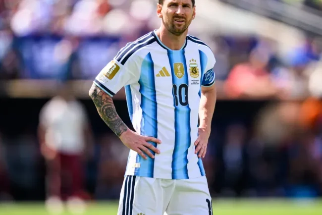 Scaloni păstrează numărul 10 pentru Messi până la retragere. Noul căpitan al Argentinei