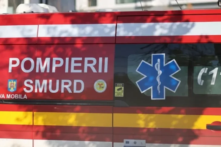Un balcon s-a prăbușit peste un autoturism în Sectorul 4 al Capitalei