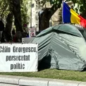 Amenzi în masă la protestul de la sediul Arestului Central