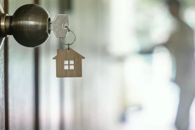 Bărbat din București închiria apartamente hotelier și le subînchiria pe termen lung ilegal