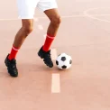 Dat afară din cauza unui meci de fotbal. Compania îi datorează salariile pe 12 luni