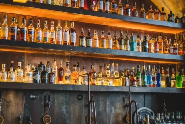 Polonia vrea să interzică vânzarea alcoolului noaptea și să limiteze reclamele