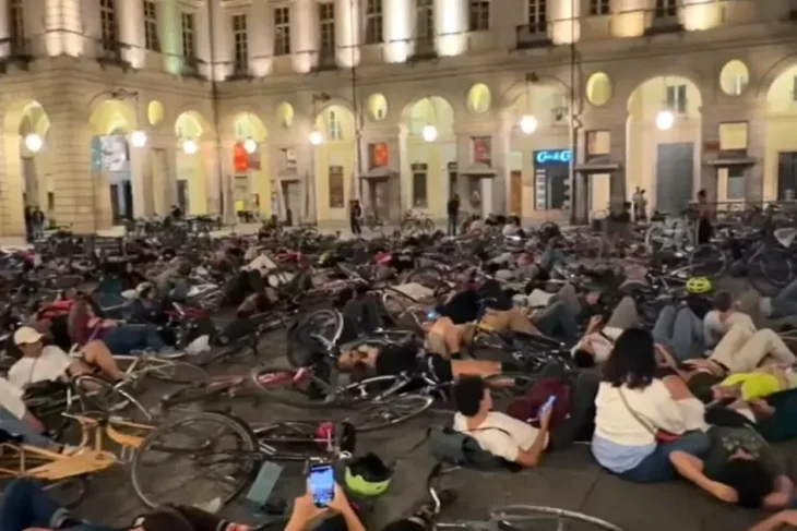 Protest neobișnuit la Torino: barieră umană formată zilnic